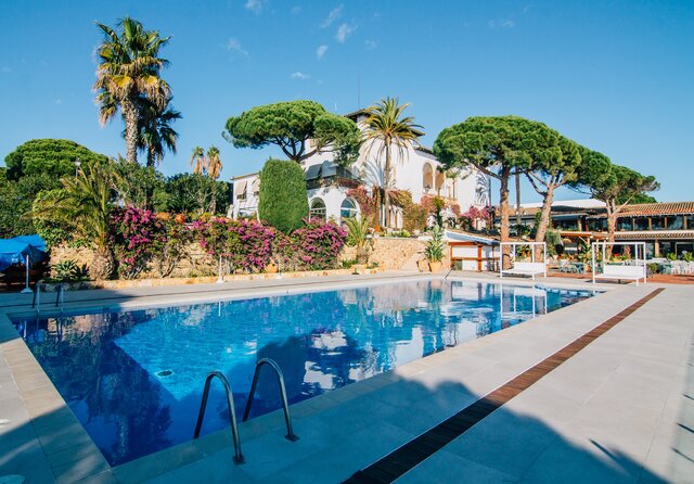 Imagen de la piscina del Hotel Roger De Flor Seleqtta. Foto 74