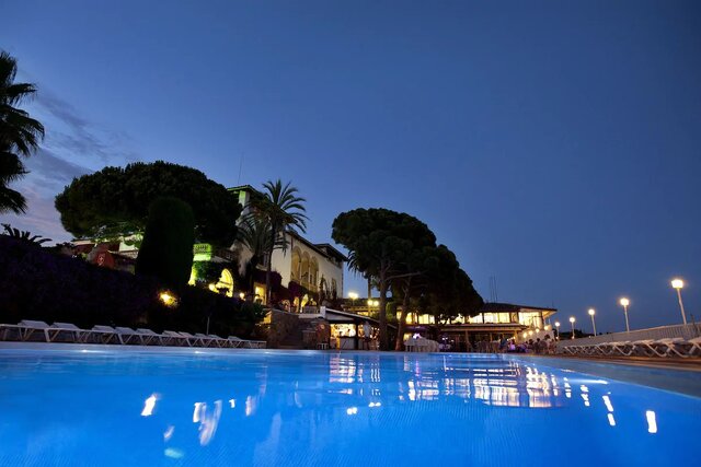 Imagen de la piscina del Hotel Roger De Flor Seleqtta. Foto 76