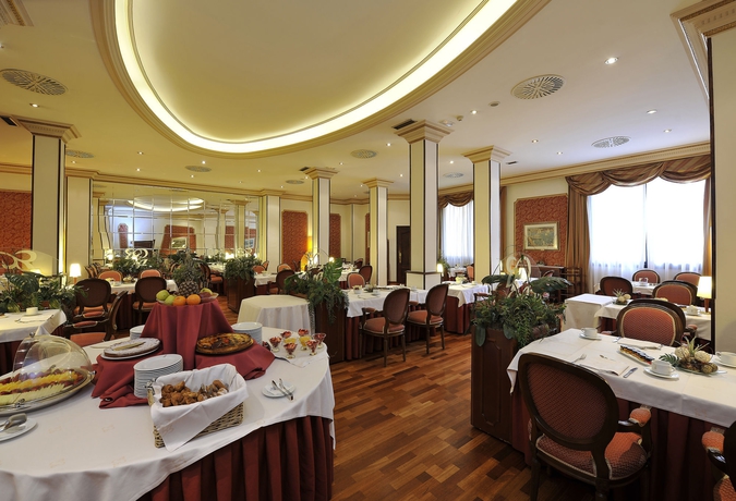 Imagen del bar/restaurante del Hotel Roger De Lluria Barcelona. Foto 4