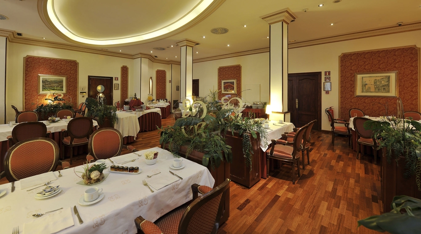 Imagen del bar/restaurante del Hotel Roger De Lluria Barcelona. Foto 5