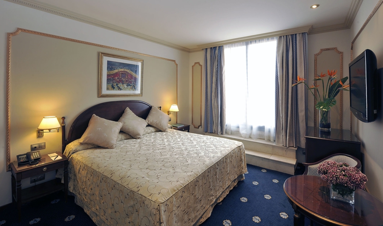 Imagen de la habitación del Hotel Roger De Lluria Barcelona. Foto 8