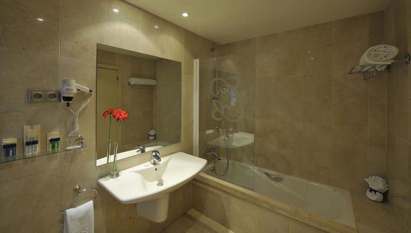 Imagen de la habitación del Hotel Roger De Lluria Barcelona. Foto 12