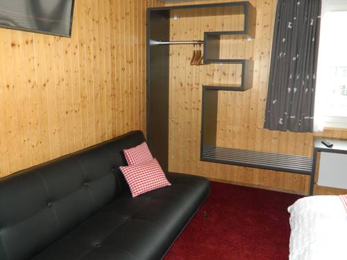 Imagen de la habitación del Hotel Roggerli. Foto 8