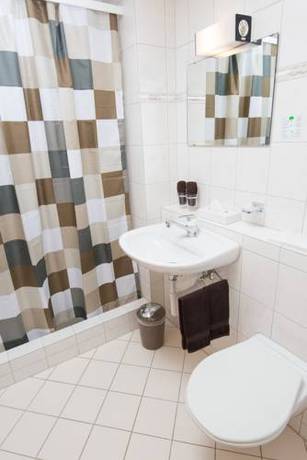 Imagen de la habitación del Hotel Roggerli. Foto 15