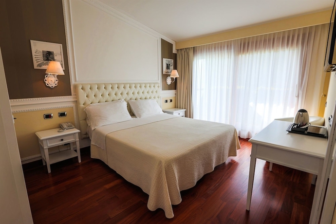 Imagen de la habitación del Hotel R&ograve;seo Euroterme Wellness Resort. Foto 9