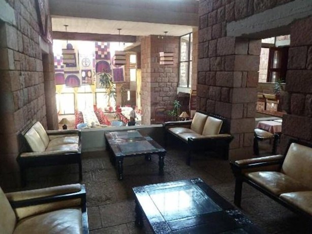 Imagen de los interiores del Hotel Roha. Foto 20