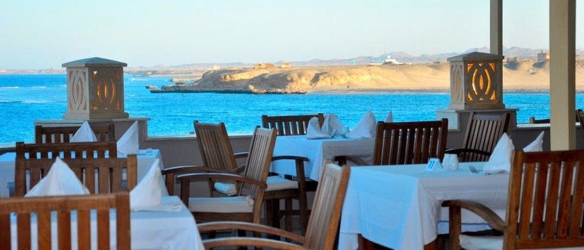 Imagen del bar/restaurante del Hotel Rohanou Beach Resort and Ecolodge. Foto 4