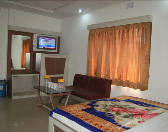 Imagen de la habitación del Hotel Rohini International. Foto 8