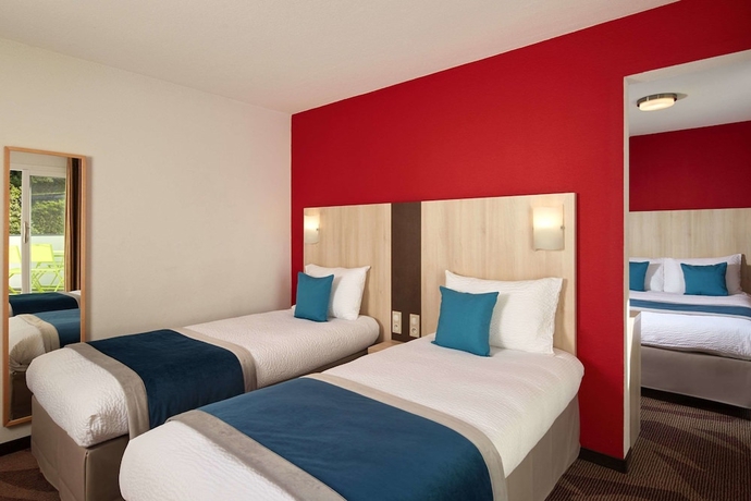 Imagen de la habitación del Hotel Roissy Lourdes. Foto 3