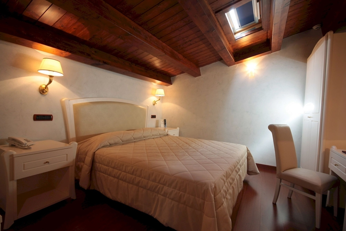 Imagen de la habitación del Hotel Rojan. Foto 3