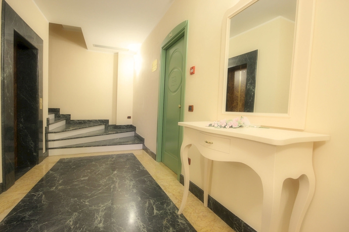 Imagen de los interiores del Hotel Rojan. Foto 10
