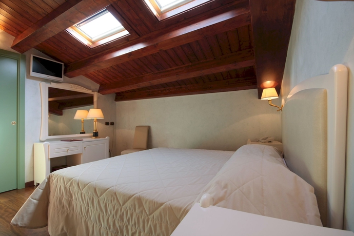 Imagen de la habitación del Hotel Rojan. Foto 4