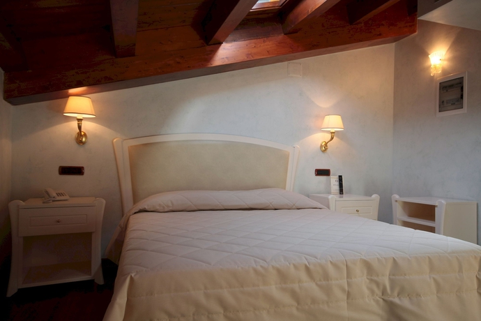 Imagen de la habitación del Hotel Rojan. Foto 5