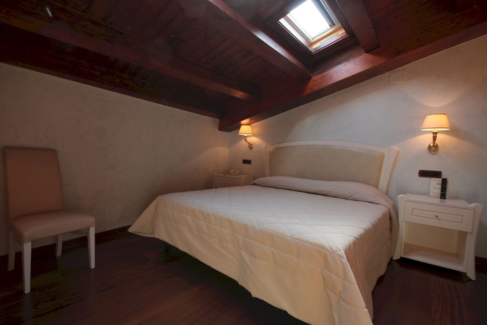Imagen de la habitación del Hotel Rojan. Foto 8