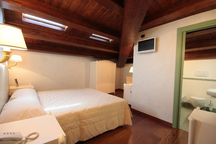 Imagen de los interiores del Hotel Rojan. Foto 11