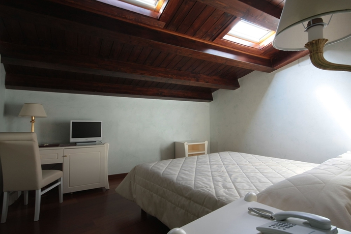 Imagen de los interiores del Hotel Rojan. Foto 12