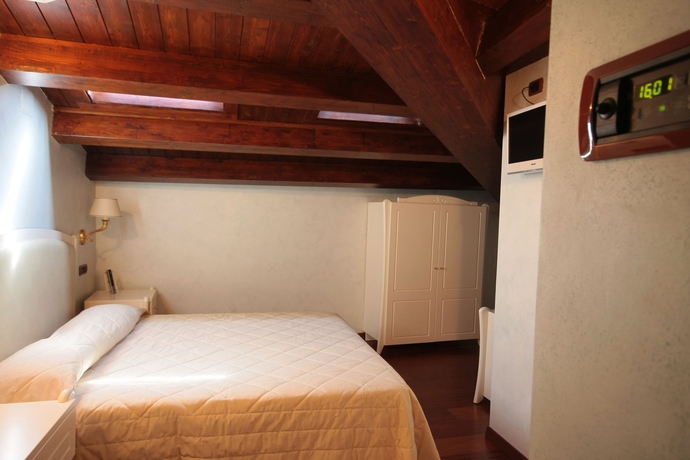 Imagen de los interiores del Hotel Rojan. Foto 13
