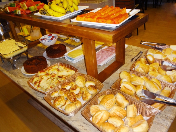 Imagen del bar/restaurante del Hotel Rojas All Suites. Foto 3