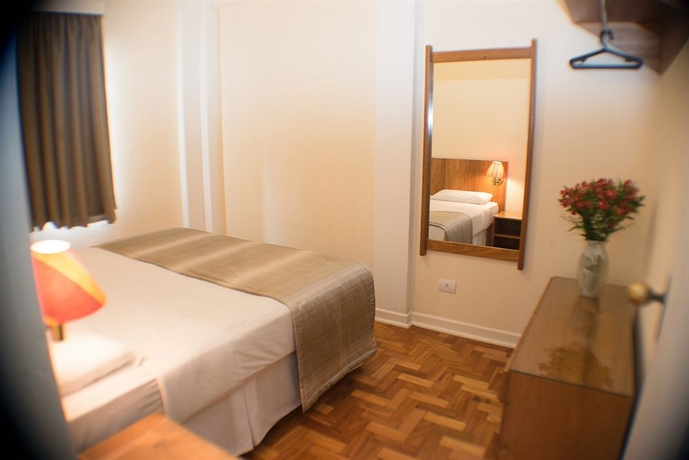 Imagen de la habitación del Hotel Rojas All Suites. Foto 5