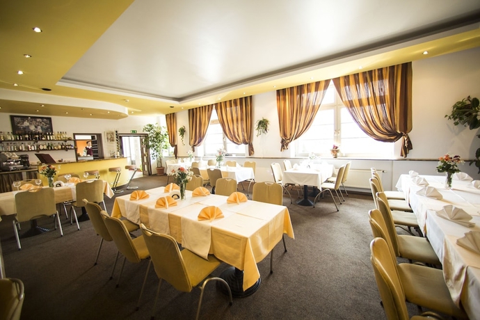 Imagen del bar/restaurante del Hotel Roko. Foto 3