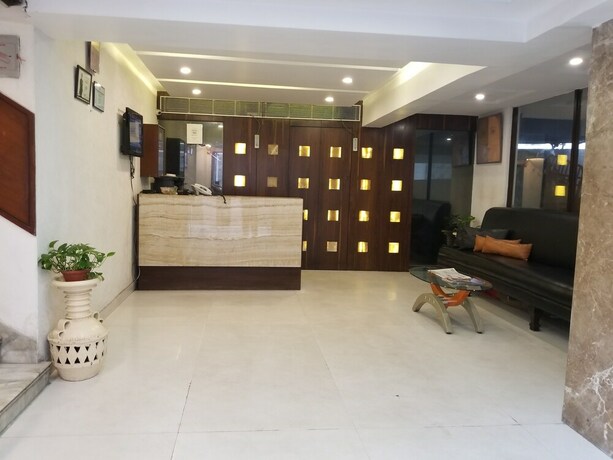 Imagen de los interiores del Hotel Roland. Foto 28