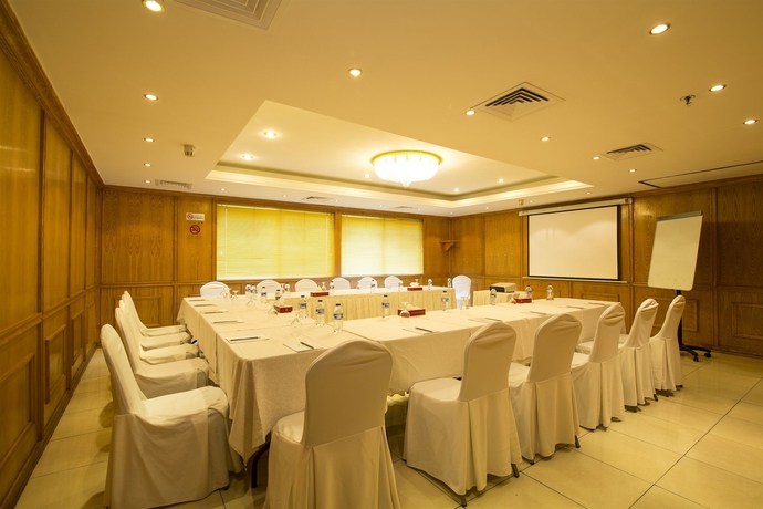 Imagen de los interiores del Hotel Rolla Suites. Foto 14