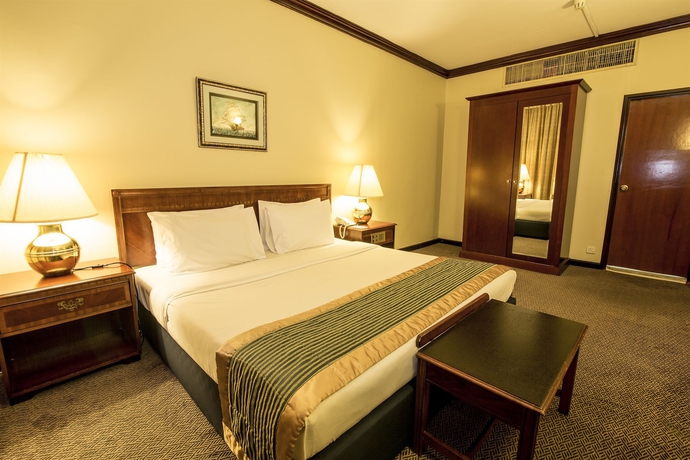 Imagen de la habitación del Hotel Rolla Suites. Foto 7