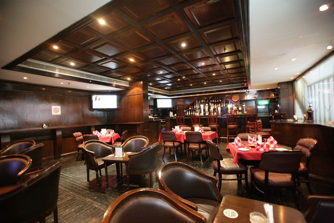 Imagen del bar/restaurante del Hotel Rolla Suites. Foto 5