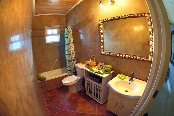 Imagen de la habitación del Hotel Rollezz Villas Beach Resort. Foto 2