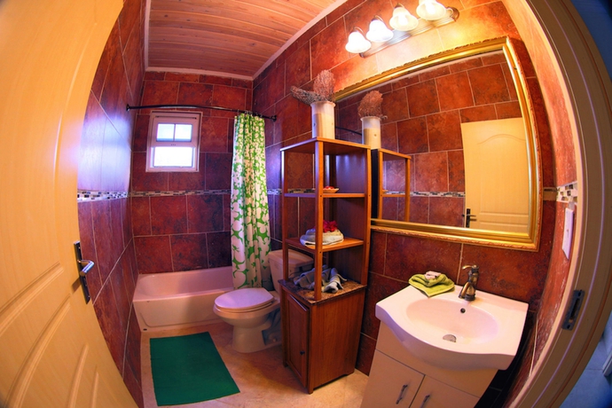 Imagen de la habitación del Hotel Rollezz Villas Beach Resort. Foto 3