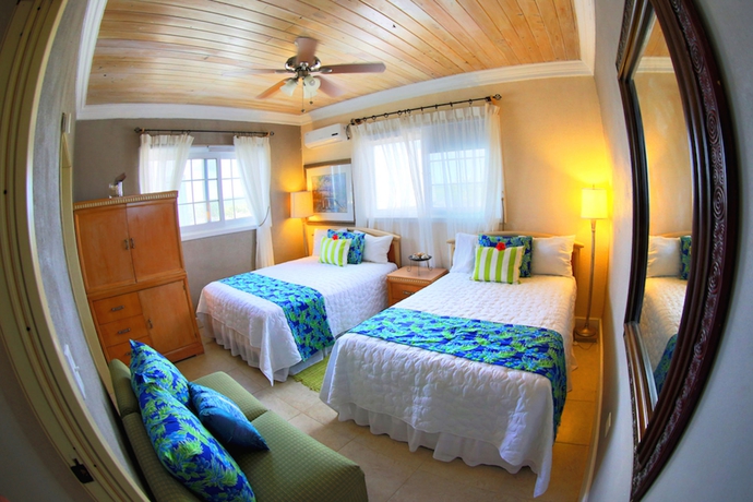 Imagen de la habitación del Hotel Rollezz Villas Beach Resort. Foto 4