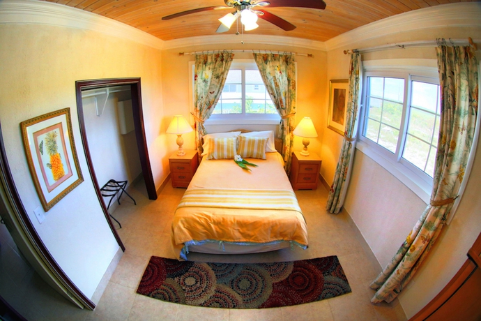 Imagen de la habitación del Hotel Rollezz Villas Beach Resort. Foto 6