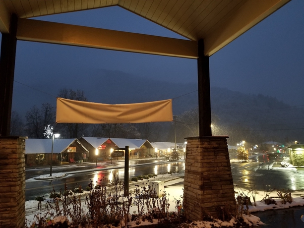 Imagen de los exteriores del Hotel Rolling Hills Lodge. Foto 15