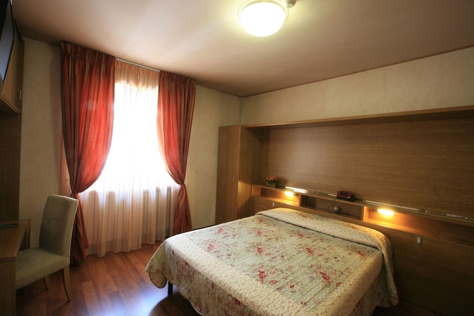 Imagen de la habitación del Hotel Roma, Aosta. Foto 7