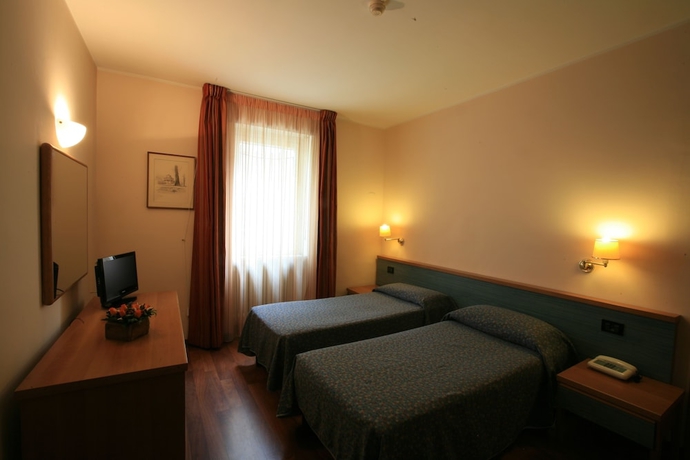 Imagen de la habitación del Hotel Roma, Aosta. Foto 8