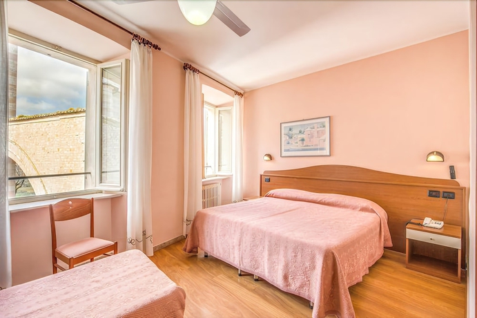 Imagen de la habitación del Hotel Roma, Asis. Foto 3