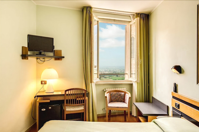 Imagen de la habitación del Hotel Roma, Asis. Foto 5