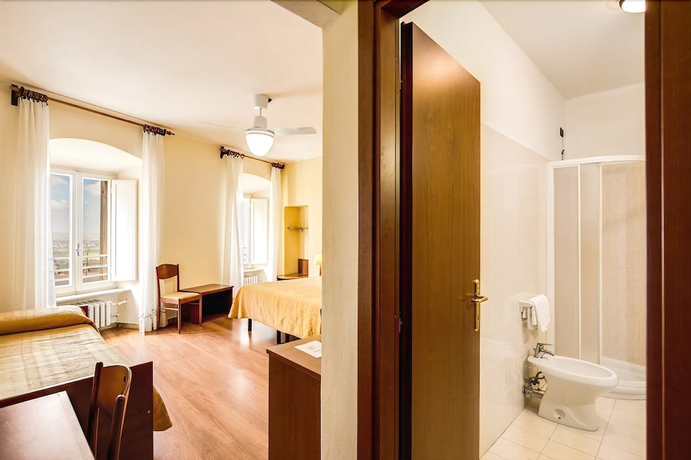 Imagen de la habitación del Hotel Roma, Asis. Foto 7