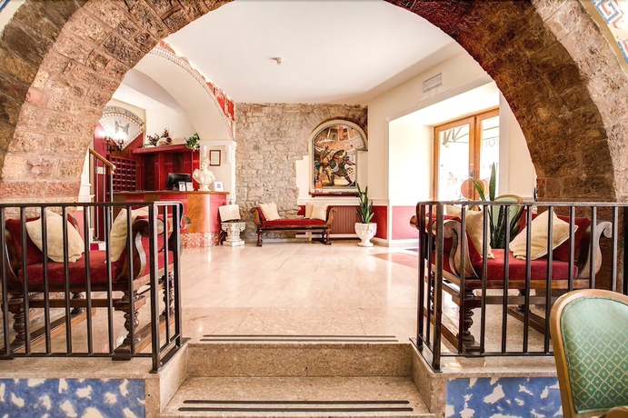 Imagen de los interiores del Hotel Roma, Asis. Foto 16