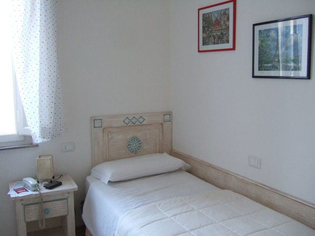 Imagen de la habitación del Hotel Roma, Baratti. Foto 2