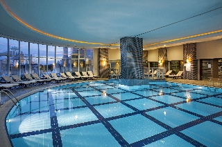 Imagen de la piscina del Hotel Roma Beach Resort and Spa. Foto 15