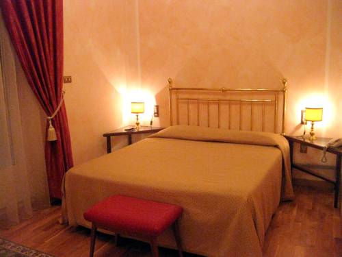 Imagen de la habitación del Hotel Roma, Bolonia. Foto 12