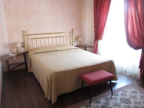 Imagen de la habitación del Hotel Roma, Bolonia. Foto 14