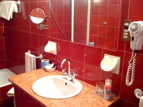 Imagen de la habitación del Hotel Roma, Bolonia. Foto 15