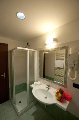 Imagen de la habitación del Hotel Roma, Cassano Magnago. Foto 10