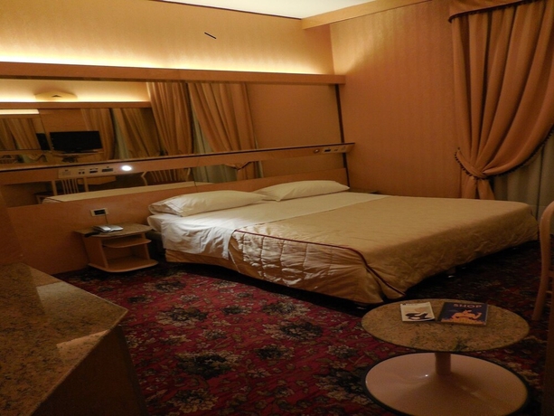 Imagen de la habitación del Hotel Roma, Cesano Boscone. Foto 6