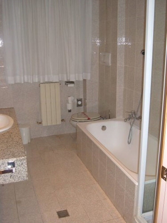 Imagen de la habitación del Hotel Roma, Cesano Boscone. Foto 10