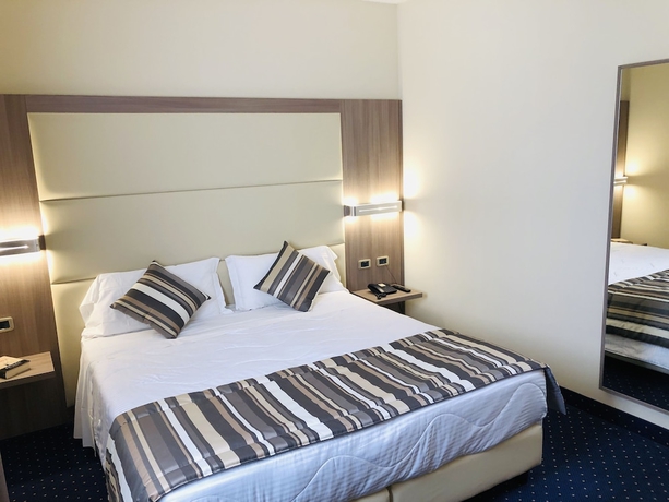 Imagen de la habitación del Hotel Roma Domus. Foto 4