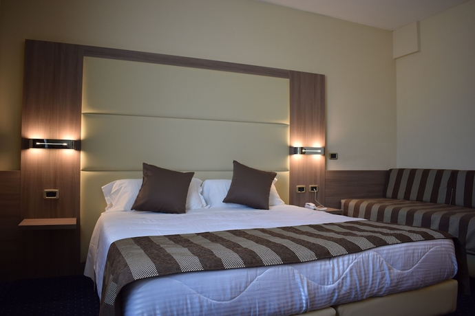 Imagen de la habitación del Hotel Roma Domus. Foto 8