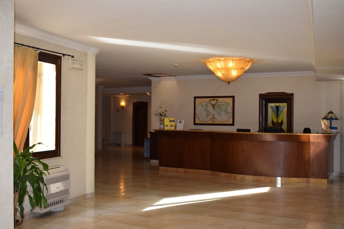 Imagen de los interiores del Hotel Roma Domus. Foto 16